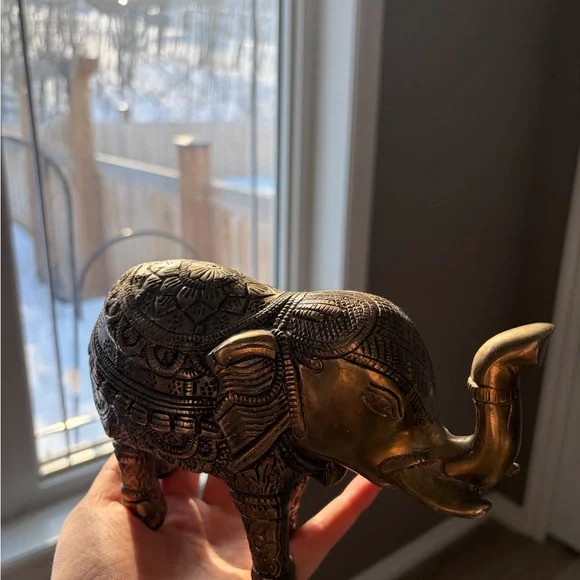 Silver Elephant decor - Picture 3 of 3